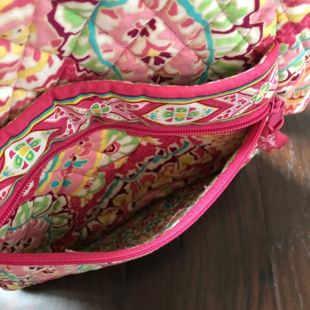24.Vera Bradley Crossbody Bag
